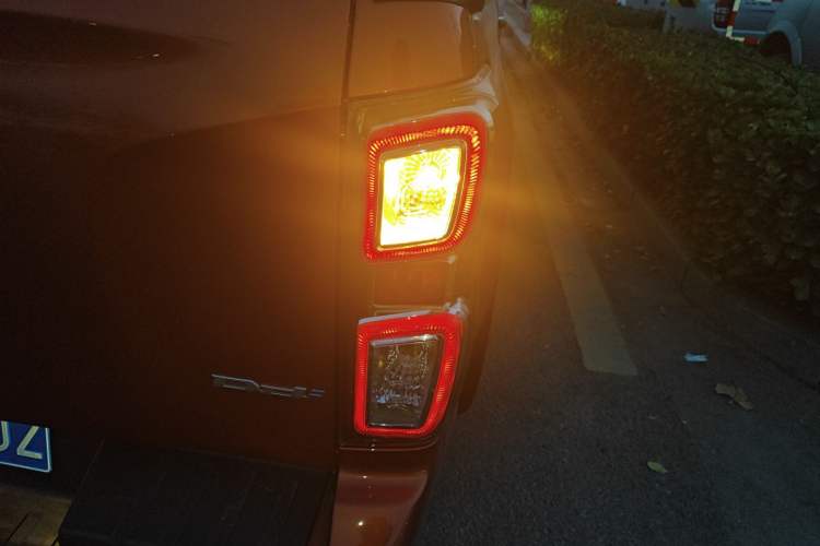 Used Isuzu D-MAX 2021 1.9T Automatic All-Wheel Drive Diesel Global Leading RZ4E Exterior 6