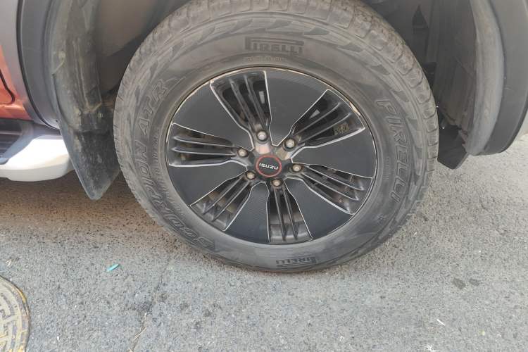Used Isuzu D-MAX 2021 1.9T Automatic All-Wheel Drive Diesel Global Leading RZ4E Right Front Wheel Hub