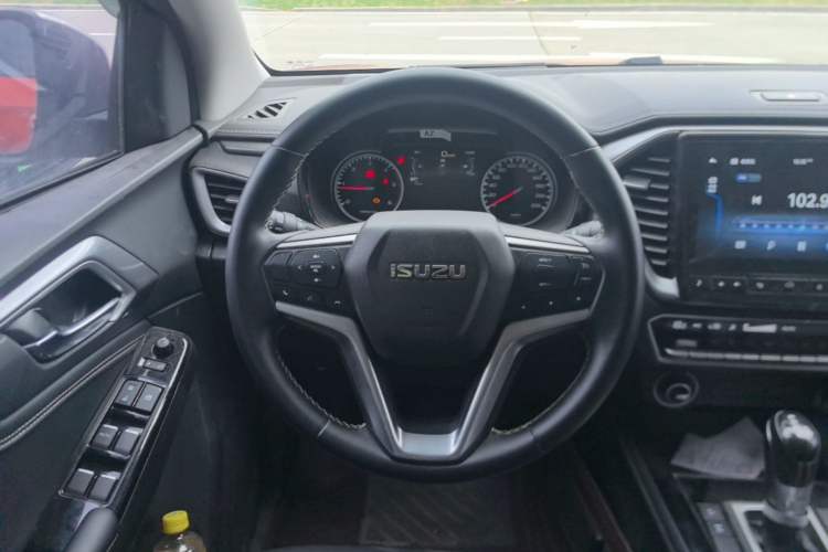 Used Isuzu D-MAX 2021 1.9T Automatic 4x4 Diesel Global Huan Dong RZ4E Steering Wheel
