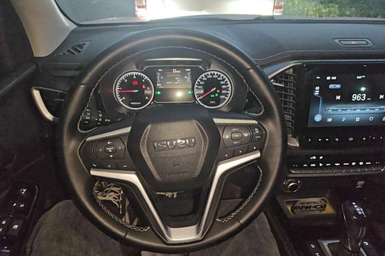 Used Isuzu D-MAX 2021 1.9T Automatic All-Wheel Drive Diesel Global Leading RZ4E Steering Wheel