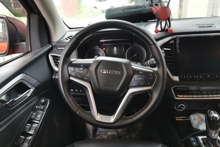 Used Isuzu D-MAX 2021 1.9T Automatic 4x4 Diesel Global Changle Leading RZ4E Steering Wheel