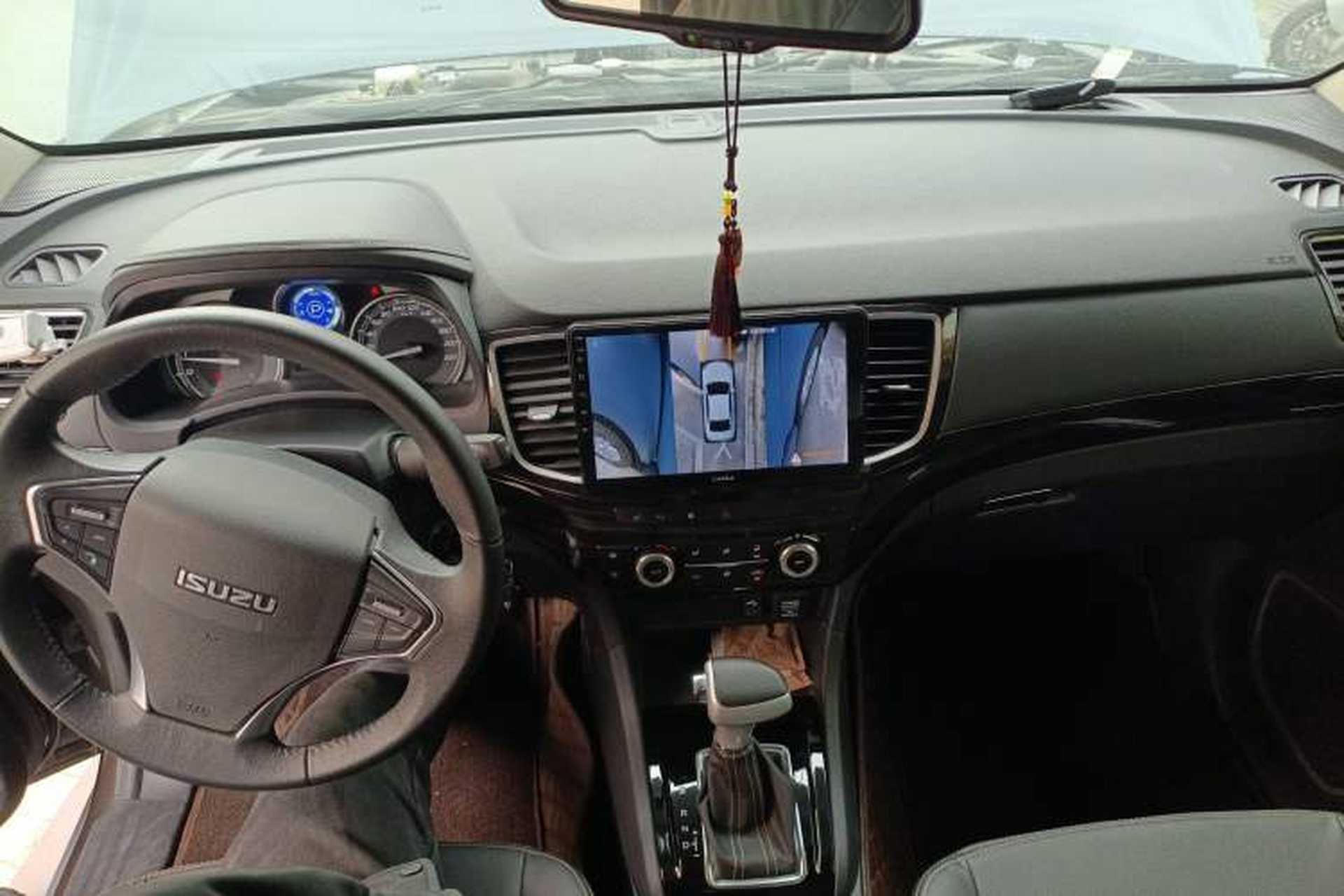 Used Isuzu D-MAX  Center Console