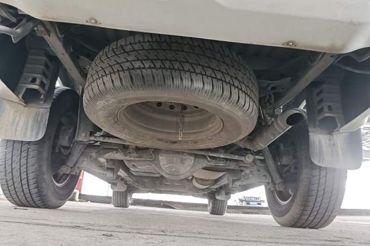 Used Isuzu D-MAX 2022 2.0T Two-Wheel Drive Automatic Gasoline LingShang Version JX4G20A6L Chassis Rear