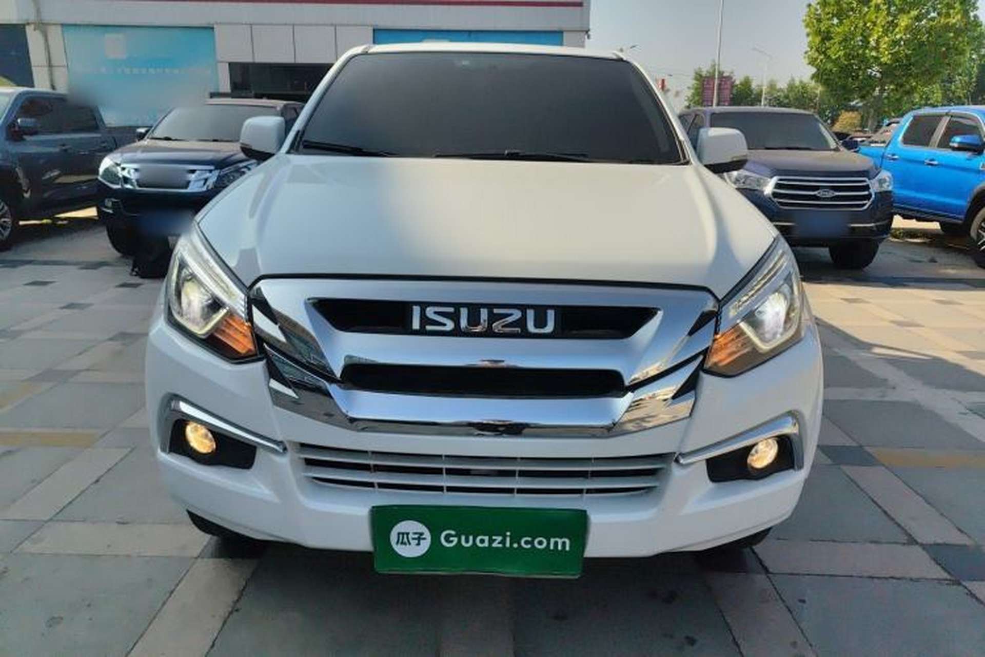 Used Isuzu D-MAX 2022 2.0T Two-Wheel Drive Automatic Gasoline LingShang Version JX4G20A6L Front