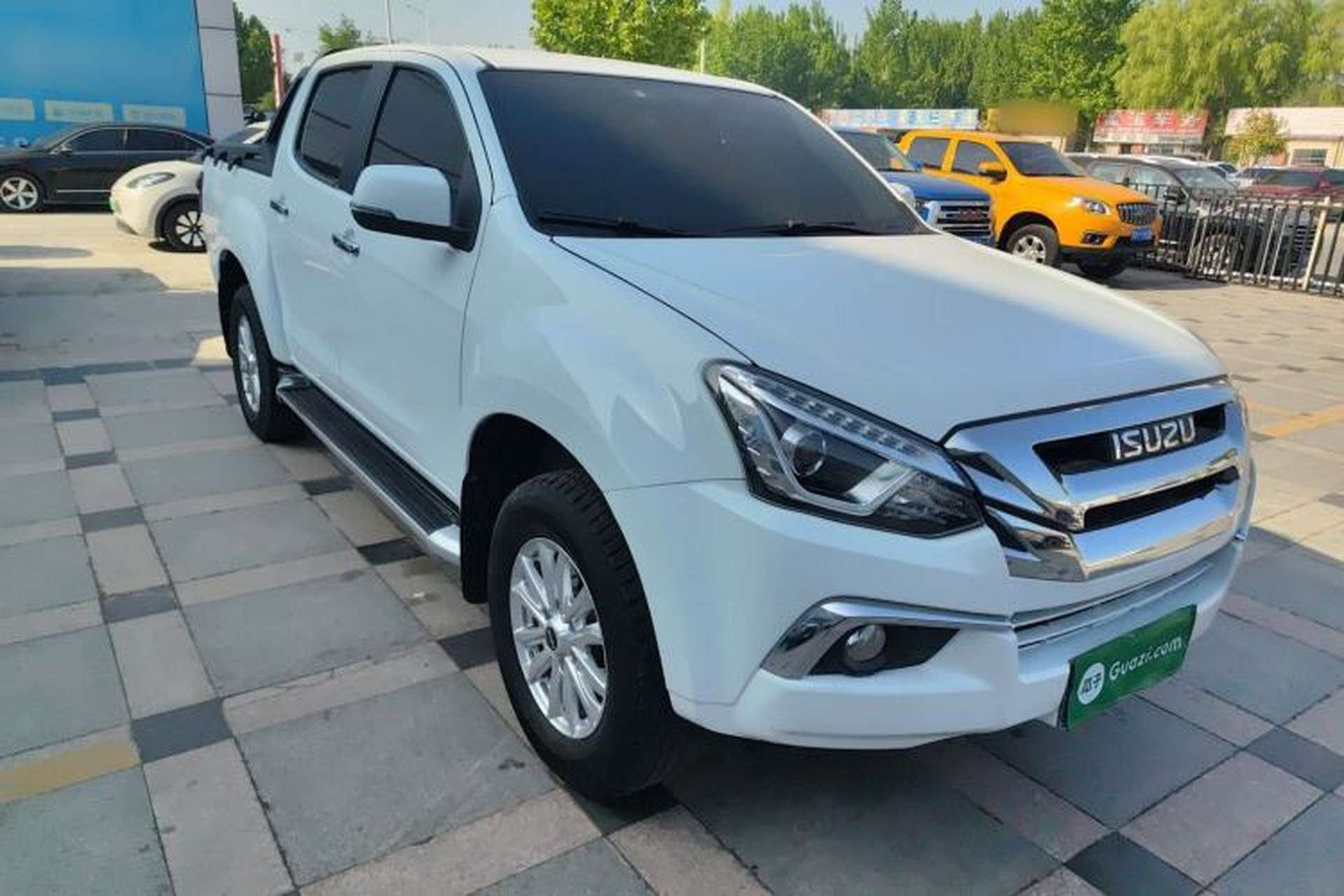 Used Isuzu D-MAX 2022 2.0T Two-Wheel Drive Automatic Gasoline LingShang Version JX4G20A6L Front Right 45 Deg
