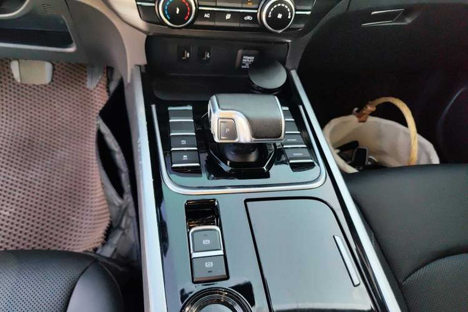 Used Isuzu D-MAX 2022 2.0T Two-Wheel Drive Automatic Gasoline LingShang Version JX4G20A6L Gear Lever