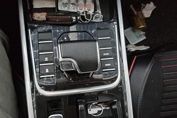 Used Isuzu D-MAX 2022 2.0T Two-Wheel Drive Automatic Gasoline LingShang Version JX4G20A6L Gear Lever