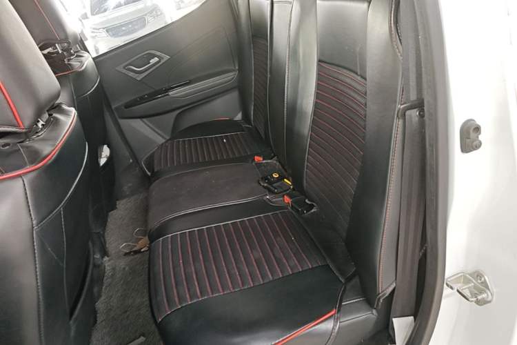 Used Isuzu D-MAX 2022 2.0T Two-Wheel Drive Automatic Gasoline LingShang Version JX4G20A6L Left Rear Seat