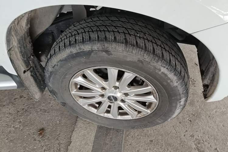 Used Isuzu D-MAX 2022 2.0T Two-Wheel Drive Automatic Gasoline LingShang Version JX4G20A6L Right Front Wheel Hub