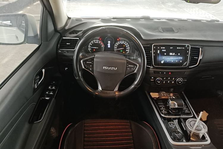 Used Isuzu D-MAX 2022 2.0T Two-Wheel Drive Automatic Gasoline LingShang Version JX4G20A6L Steering Wheel