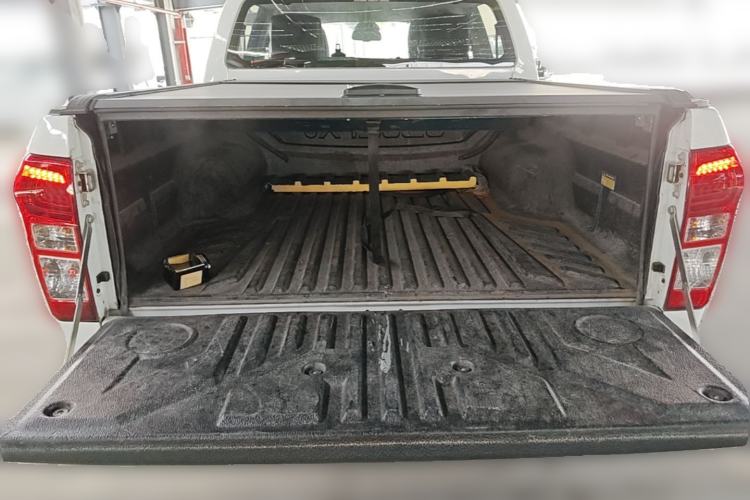 Used Isuzu D-MAX 2022 2.0T Two-Wheel Drive Automatic Gasoline LingShang Version JX4G20A6L Trunk