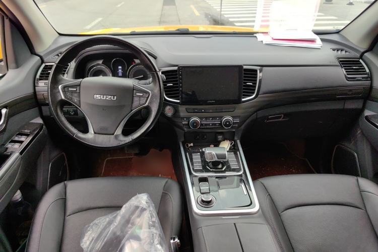 Used Isuzu D-MAX 2022 2.0T All-Wheel Drive Automatic Gasoline LingShang Version JX4G20A6L Center Console