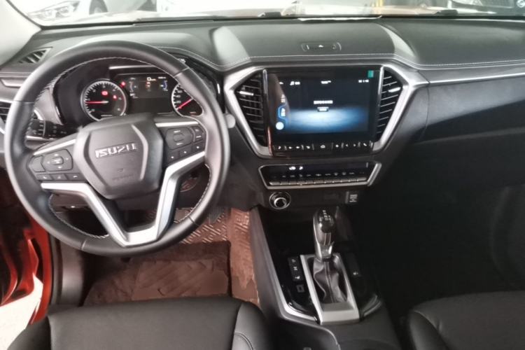 Used Isuzu D-MAX  Center Console
