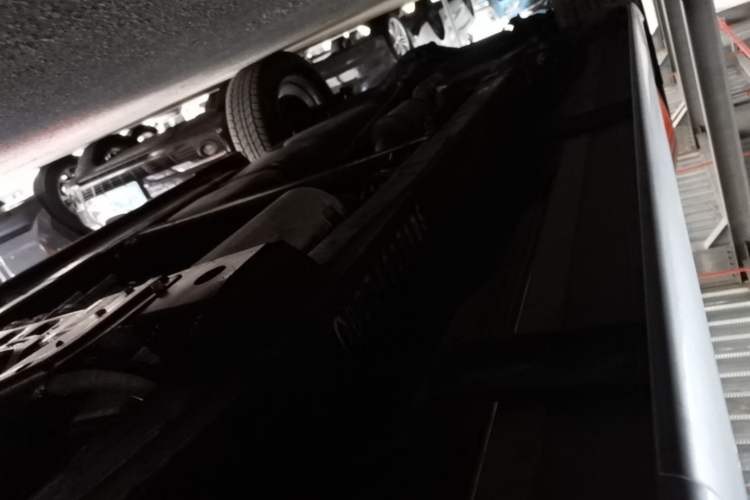 Used Isuzu D-MAX  Chassis Front Right