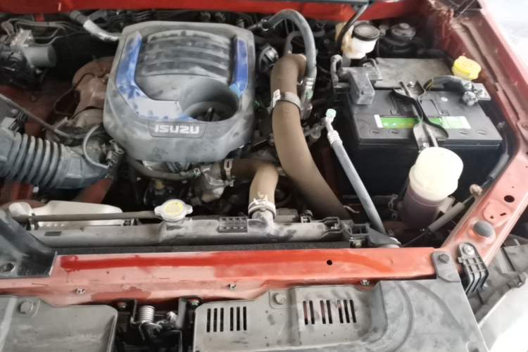Used Isuzu D-MAX  Engine Bay Left