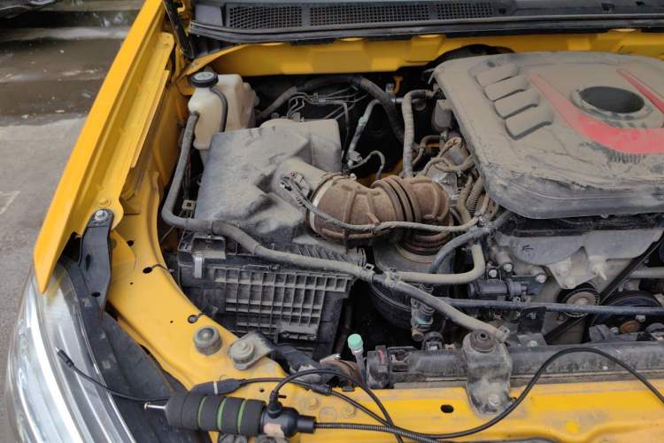 Used Isuzu D-MAX 2022 2.0T All-Wheel Drive Automatic Gasoline LingShang Version JX4G20A6L Engine Bay Right