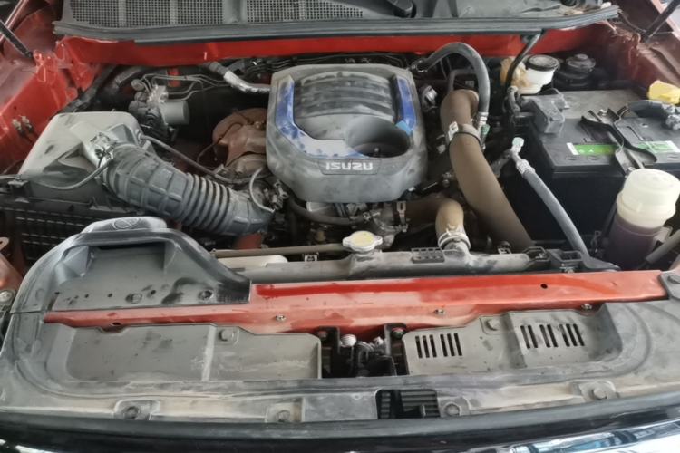 Used Isuzu D-MAX  Engine Bay