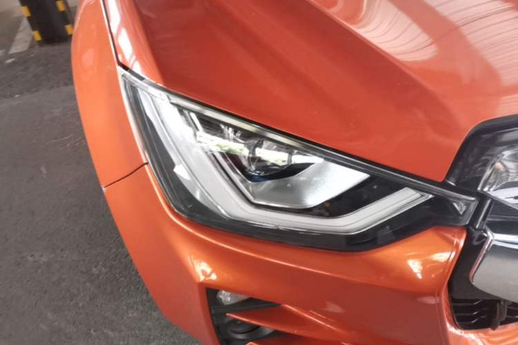 Used Isuzu D-MAX  Right Front Headlight