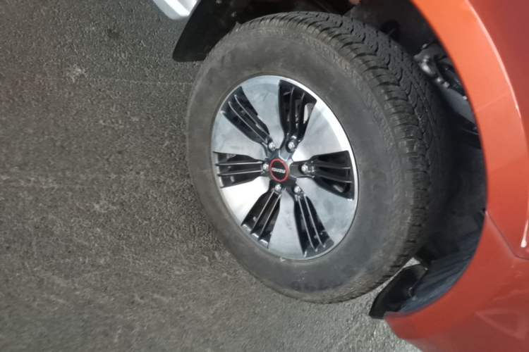 Used Isuzu D-MAX  Right Front Wheel Hub