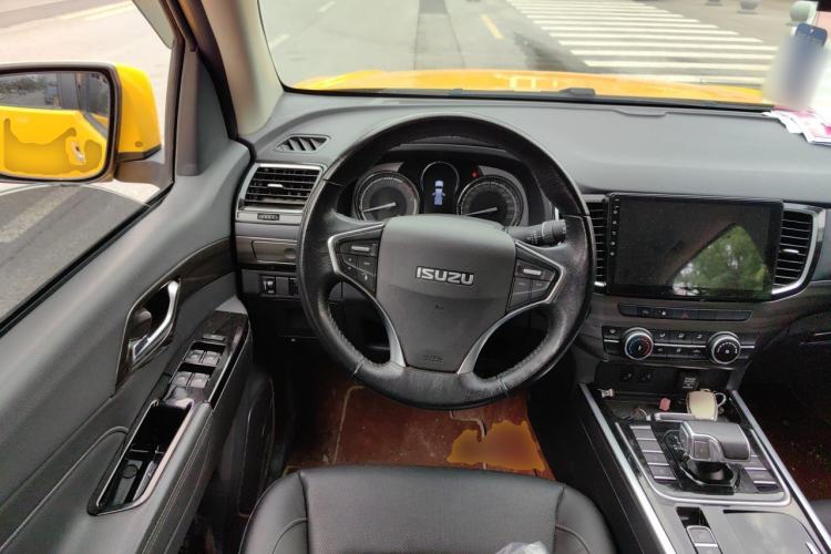Used Isuzu D-MAX 2022 2.0T All-Wheel Drive Automatic Gasoline LingShang Version JX4G20A6L Steering Wheel