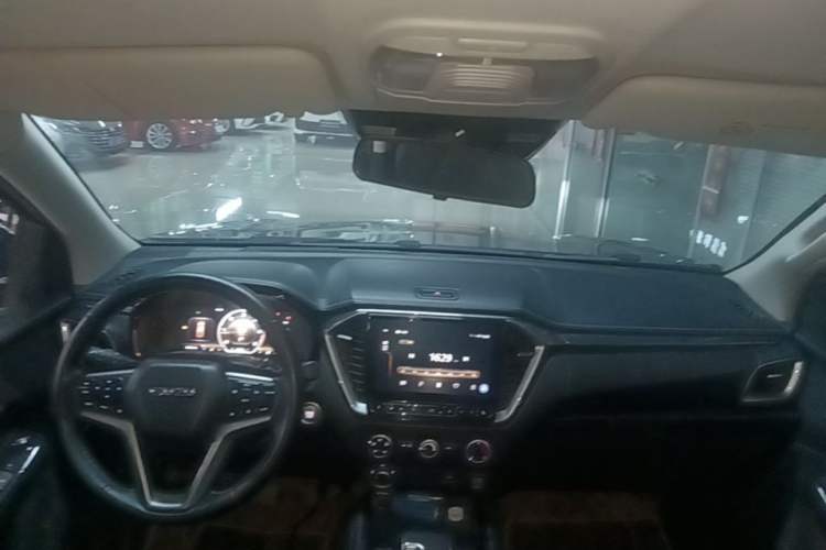 Used Isuzu D-MAX 2023 1.9T Automatic All-Wheel Drive Zhi Ling Version Center Console