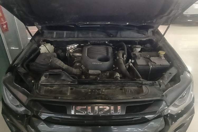 Used Isuzu D-MAX 2023 1.9T Automatic All-Wheel Drive Zhi Ling Version Engine Bay