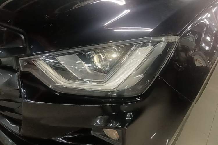 Used Isuzu D-MAX 2023 1.9T Automatic All-Wheel Drive Zhi Ling Version Left Front Headlight