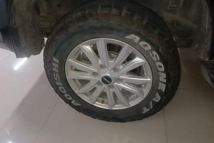 Used Isuzu D-MAX 2023 1.9T Automatic All-Wheel Drive Zhi Ling Version Right Rear Wheel Hub