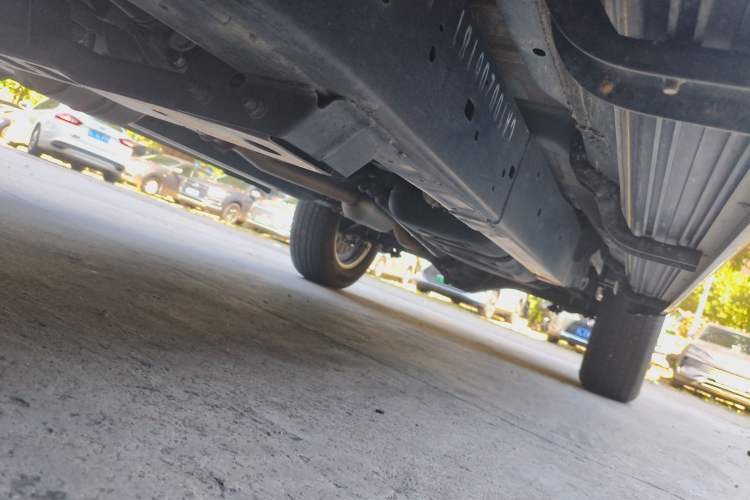 Used Isuzu D-MAX 2023 2.5T Manual 4x4 Diesel Flagship Long Wheelbase Chassis Front Left