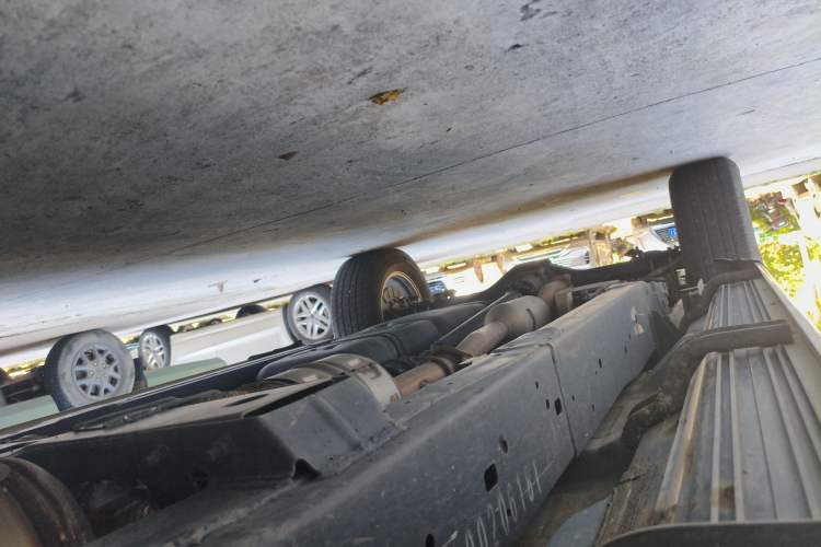 Used Isuzu D-MAX 2023 2.5T Manual 4x4 Diesel Flagship Long Wheelbase Chassis Front Right