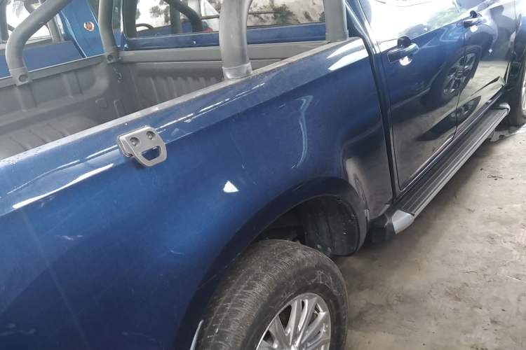 Used Isuzu D-MAX 2023 2.5T Automatic 4x4 Diesel Flagship Long Wheelbase Model Exterior 5