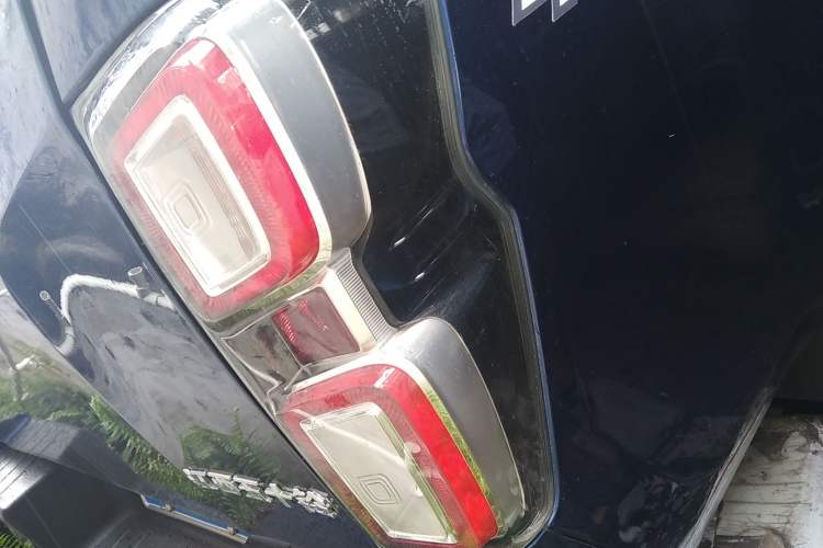 Used Isuzu D-MAX 2023 2.5T Automatic 4x4 Diesel Flagship Long Wheelbase Model Exterior 6