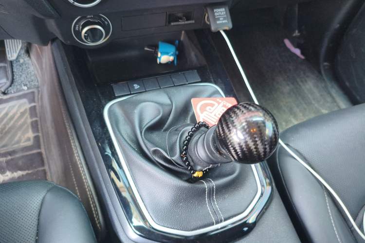 Used Isuzu D-MAX 2023 2.5T Manual 4x4 Diesel Flagship Long Wheelbase Gear Lever