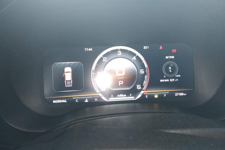 Used Isuzu D-MAX 2023 2.5T Automatic 4x4 Diesel Flagship Long Wheelbase Model Instrument Cluster