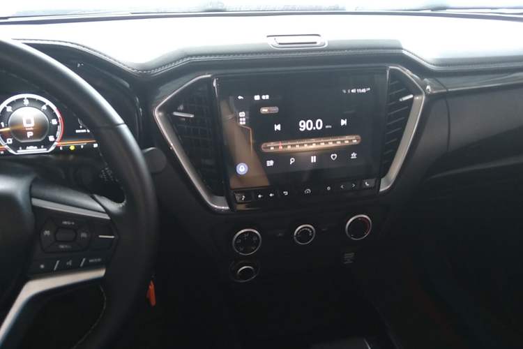 Used Isuzu D-MAX 2023 2.5T Automatic 4x4 Diesel Flagship Long Wheelbase Model Interior 2
