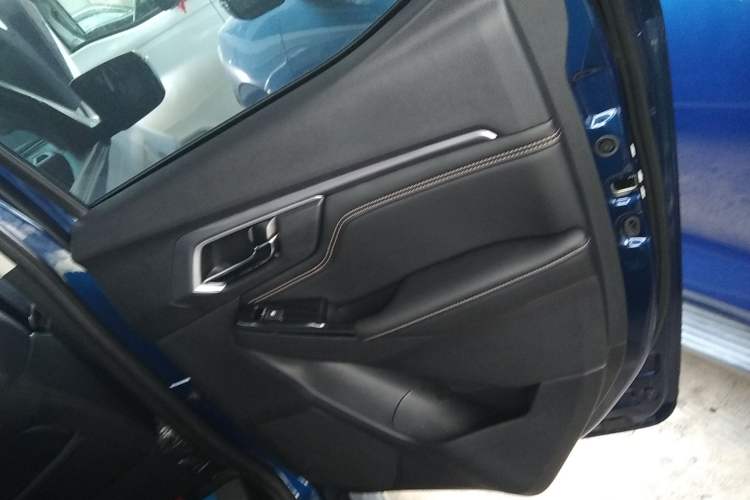 Used Isuzu D-MAX 2023 2.5T Automatic 4x4 Diesel Flagship Long Wheelbase Model Interior 6