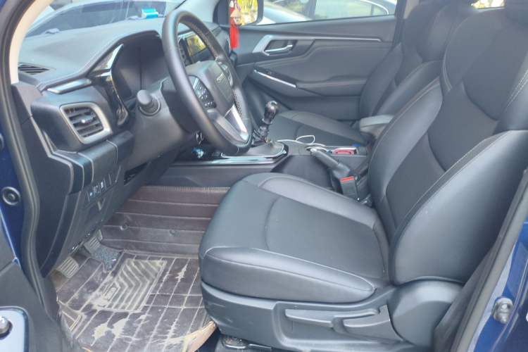 Used Isuzu D-MAX 2023 2.5T Manual 4x4 Diesel Flagship Long Wheelbase Left Front Seat