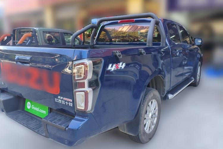 Used Isuzu D-MAX 2023 2.5T Manual 4x4 Diesel Flagship Long Wheelbase Rear Right 45 Deg