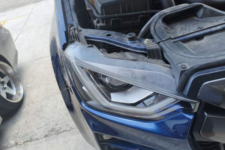 Used Isuzu D-MAX 2023 2.5T Manual 4x4 Diesel Flagship Long Wheelbase Right Front Headlight