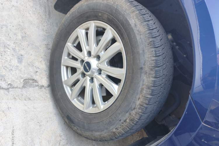 Used Isuzu D-MAX 2023 2.5T Manual 4x4 Diesel Flagship Long Wheelbase Right Front Wheel Hub