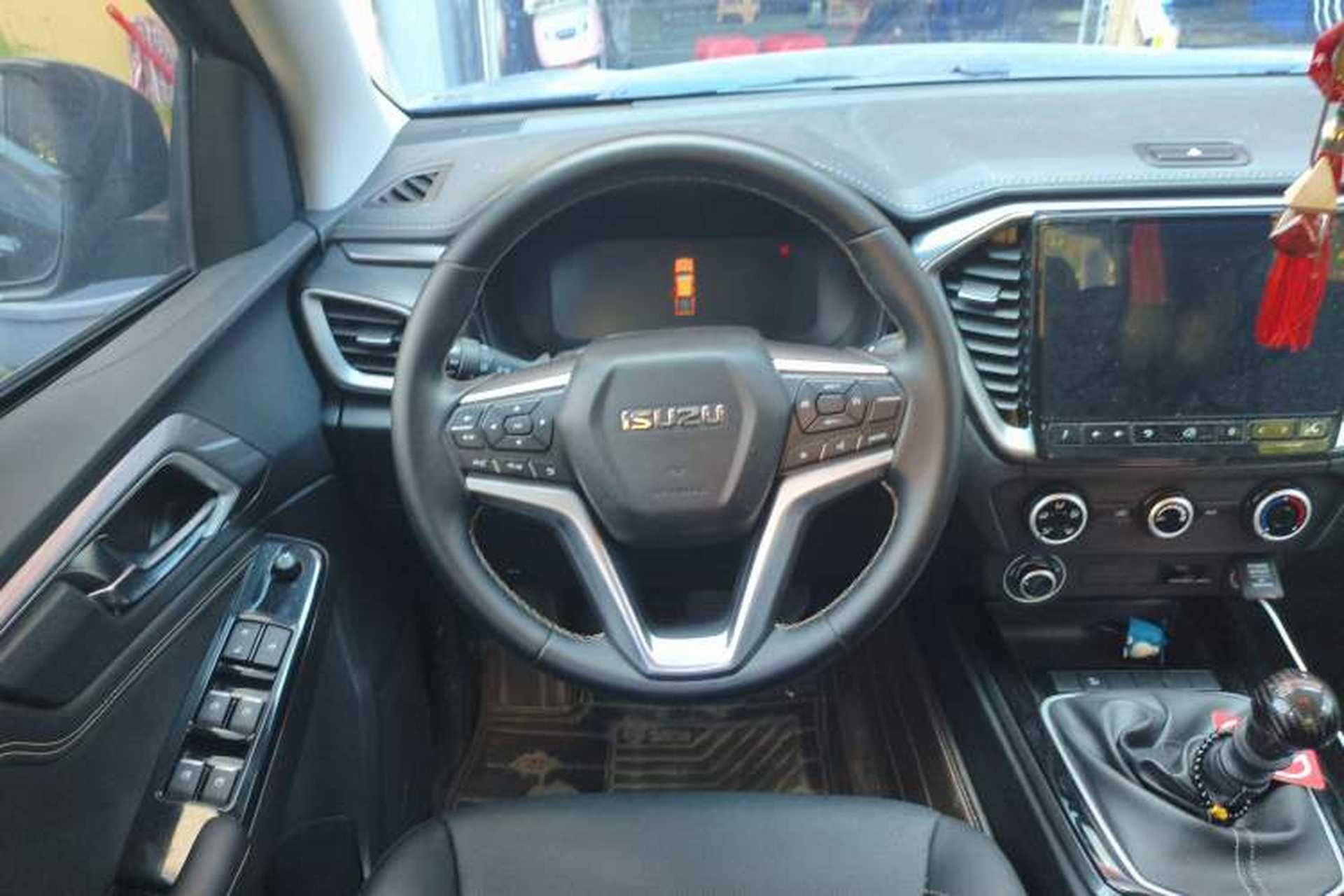 Used Isuzu D-MAX 2023 2.5T Manual 4x4 Diesel Flagship Long Wheelbase Steering Wheel