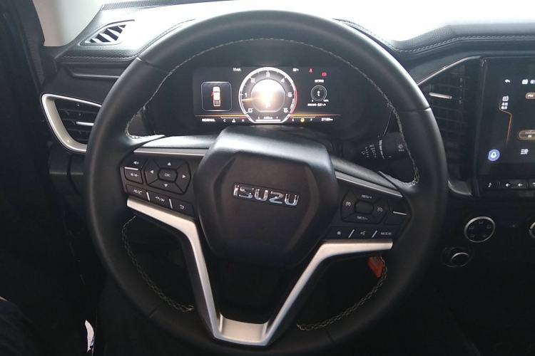 Used Isuzu D-MAX 2023 2.5T Automatic 4x4 Diesel Flagship Long Wheelbase Model Steering Wheel