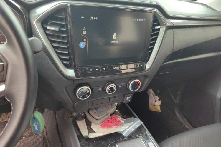 Used Isuzu D-MAX 2023 2.5T Automatic Two-Wheel Drive Diesel Navigation Edition Long Wheelbase Audio And AC Panel