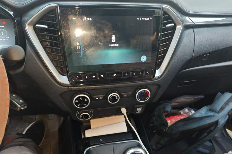 Used Isuzu D-MAX 2023 2.5T Manual 4x4 Diesel Flagship Long Wheelbase Audio And AC Panel