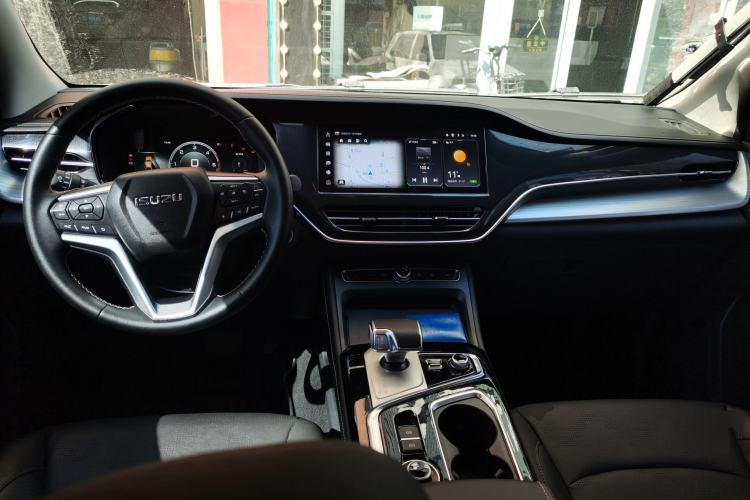 Used Isuzu D-MAX 2023 1.9T Automatic All-Wheel Drive V-CROSS Yue Ling Trim Center Console