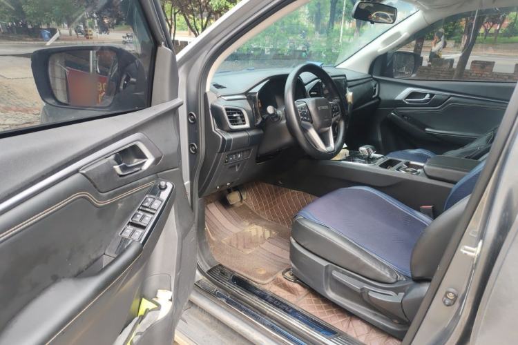 Used Isuzu D-MAX 2023 2.5T Automatic 4x4 Diesel Flagship Version Standard Wheelbase Driver Seat