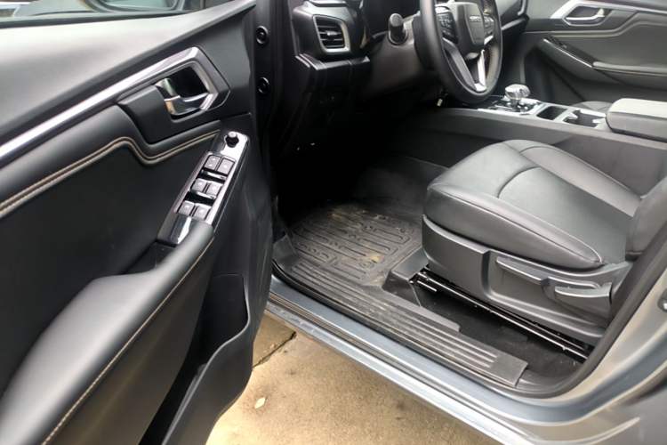 Used Isuzu D-MAX 2023 2.5T Automatic 4x4 Diesel Flagship Long Wheelbase Model Driver Seat