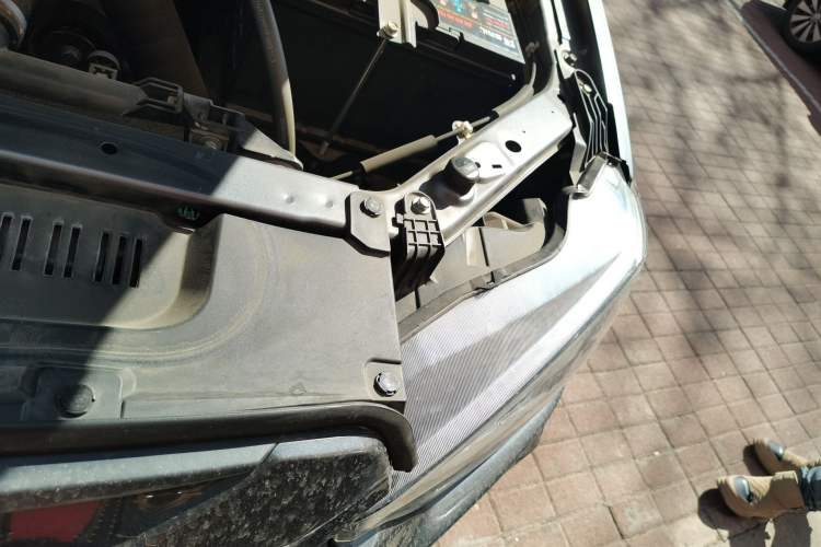 Used Isuzu D-MAX 2023 1.9T Automatic All-Wheel Drive V-CROSS Yue Ling Trim Engine Bay Left
