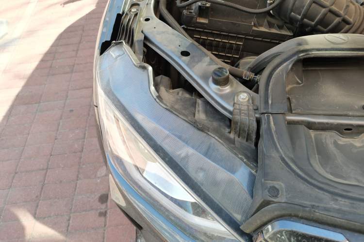 Used Isuzu D-MAX 2023 1.9T Automatic All-Wheel Drive V-CROSS Yue Ling Trim Engine Bay Right