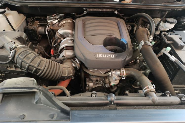 Used Isuzu D-MAX 2023 1.9T Automatic All-Wheel Drive V-CROSS Yue Ling Trim Engine Bay